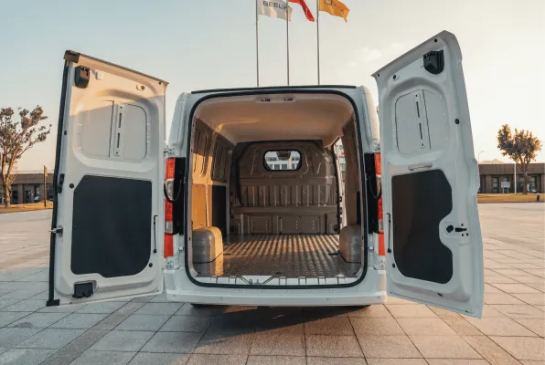 Slimme mobiliteit met de 100% elektrische FARIZON V7E