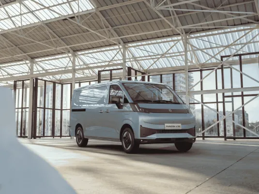 Slimme mobiliteit met de 100% elektrische FARIZON V7E
