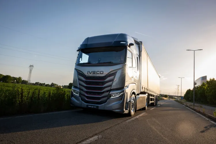 IVECO S-WAY