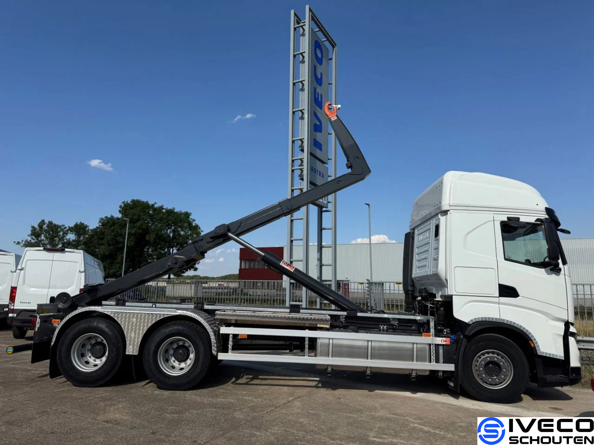 Iveco  X-WAY 570 6x2 haakarmsysteem 30 ton
